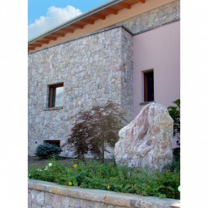 Monolite-Arredo-giardino-Arabescato-Orobico-Rosato-Rosso