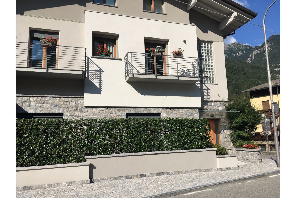 Rivestimento Sassi Tranciati Arabescato Orobico