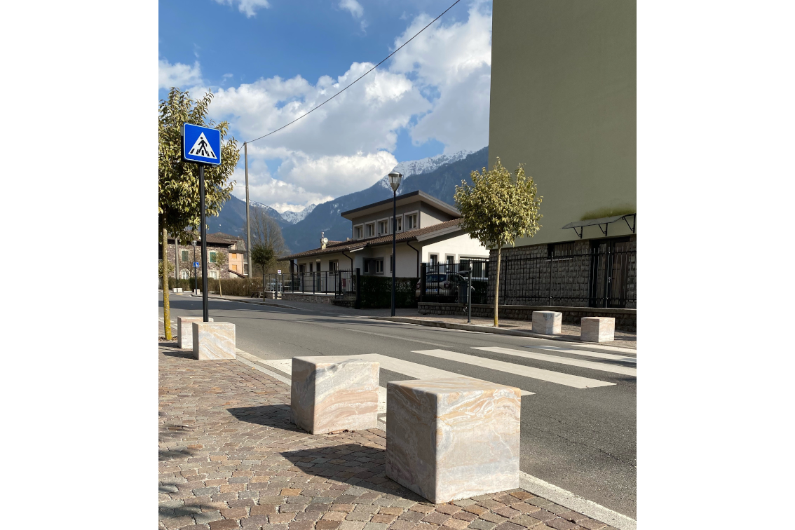bollards in blocks Arabescato Orobico