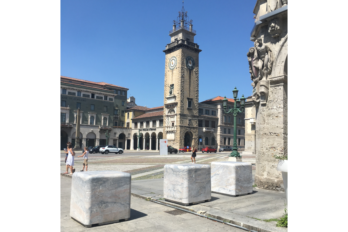 bollards in blocks Arabescato Orobico