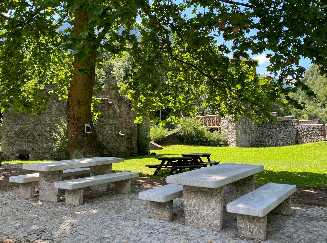 tables and benches Arabescato Orobico